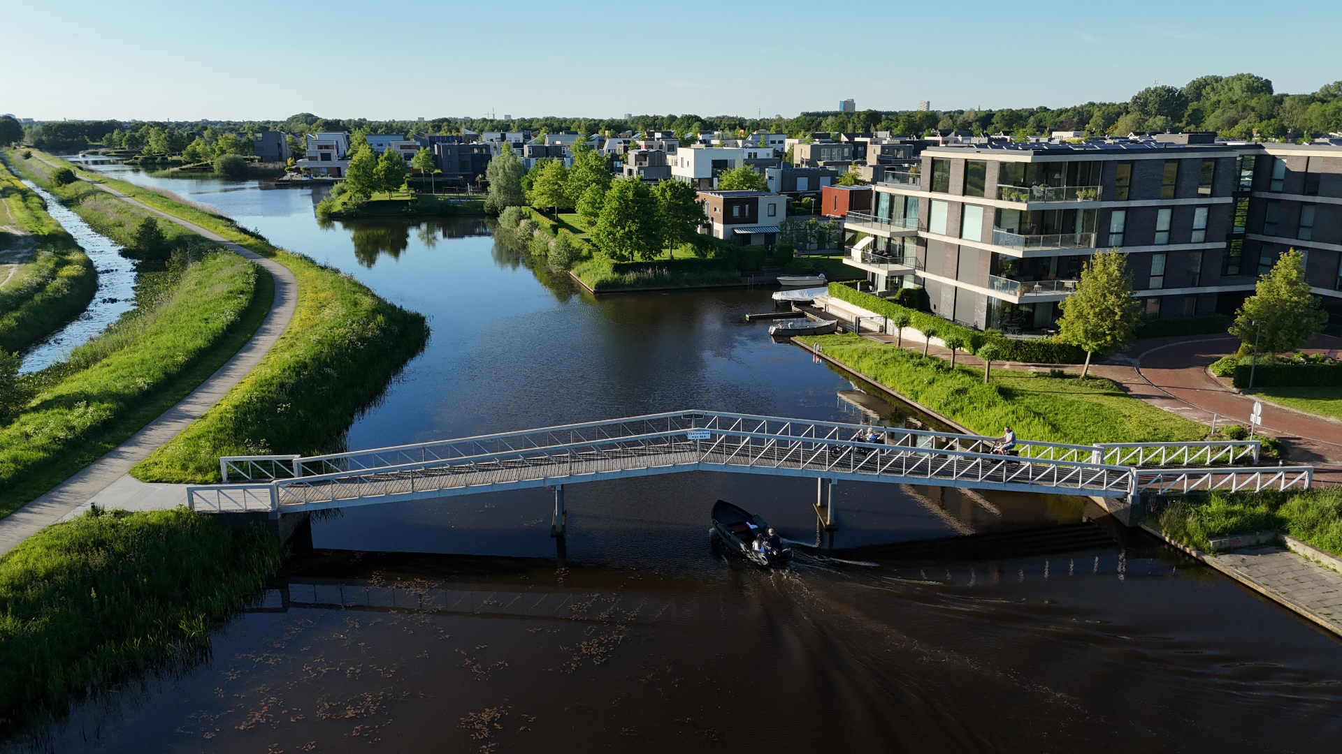 Hospitality — Aan het water